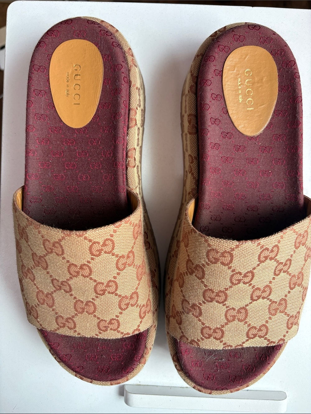 Gucci Beige GG Canvas Slides with Burgundy Footbed